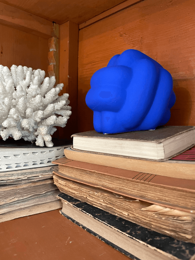 Pelote en céramique Bleu Klein (IKB)